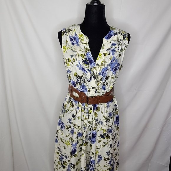 Women's Dress - Picture 4 of 4